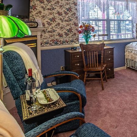 Apples Bed And Breakfast Inn 大熊湖 外观 照片