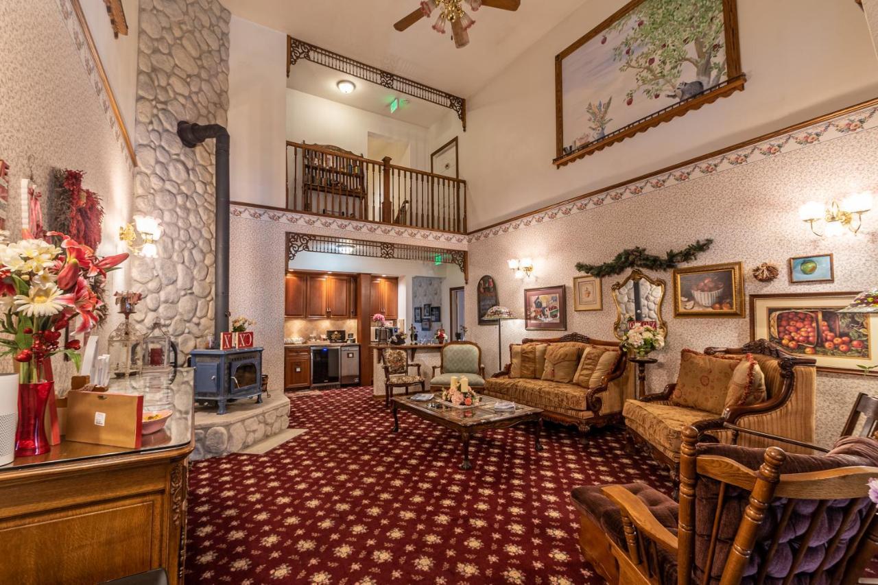 Apples Bed And Breakfast Inn 大熊湖 外观 照片