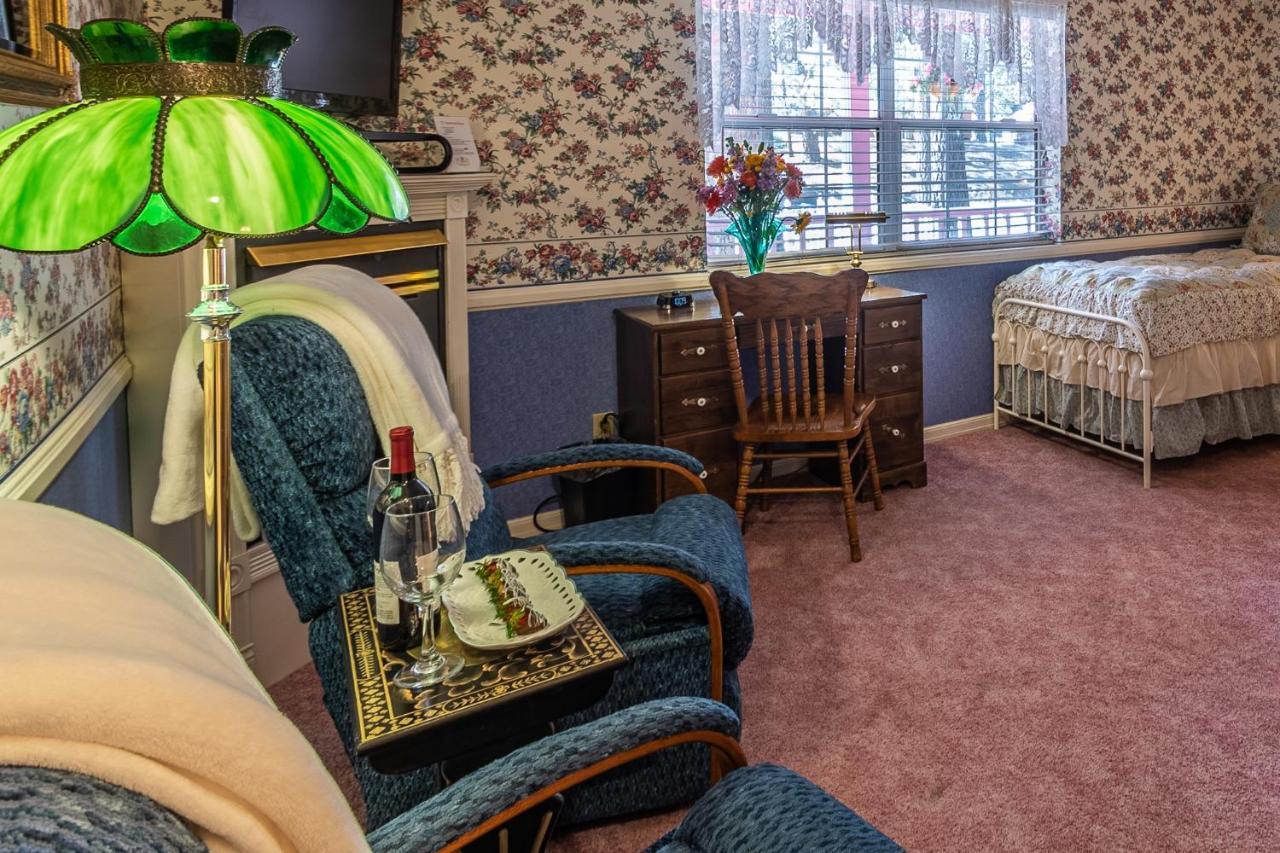Apples Bed And Breakfast Inn 大熊湖 外观 照片
