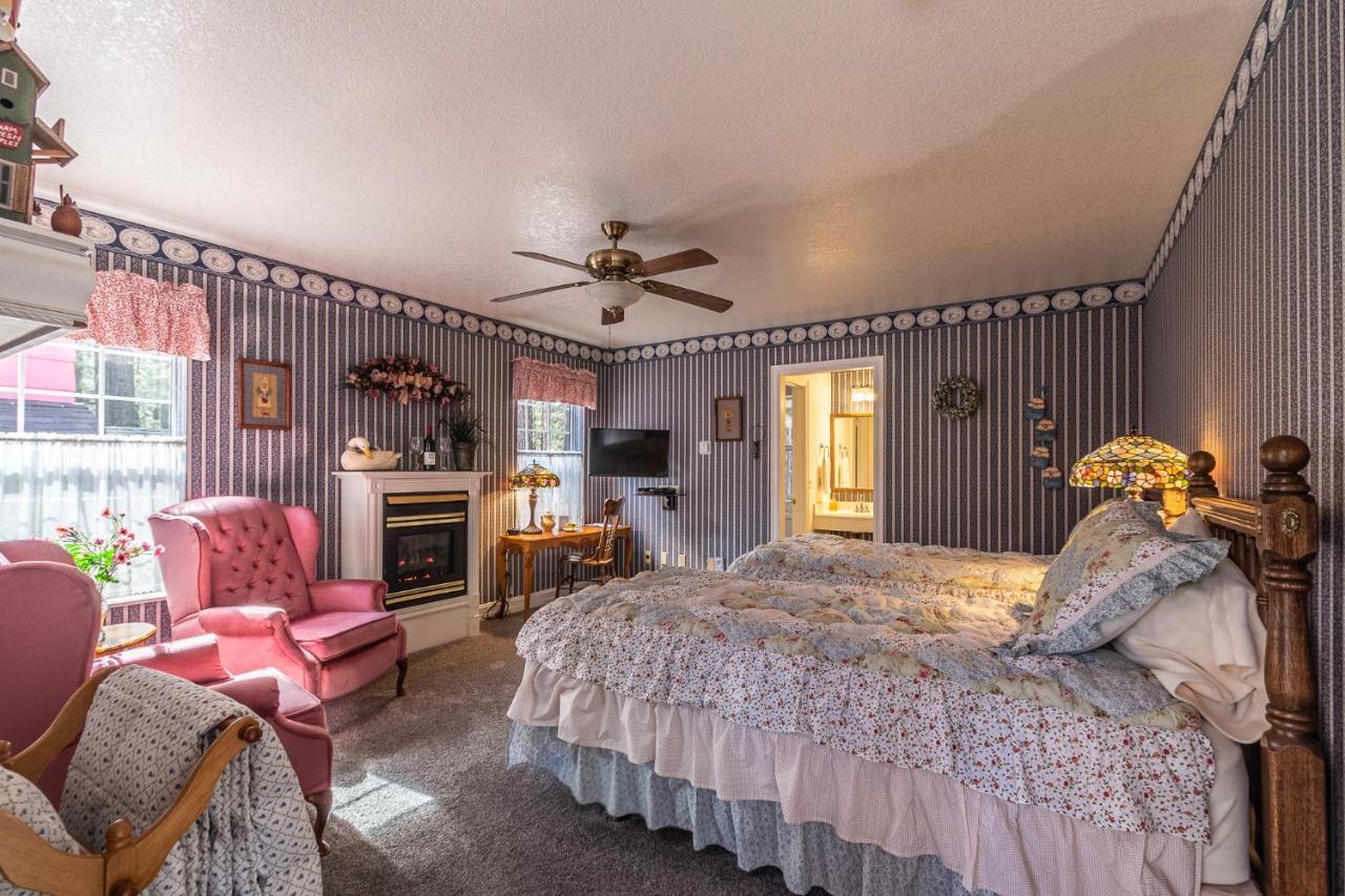Apples Bed And Breakfast Inn 大熊湖 外观 照片