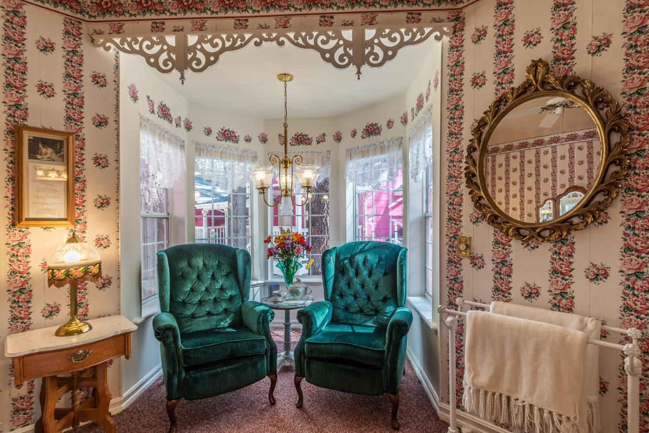 Apples Bed And Breakfast Inn 大熊湖 外观 照片