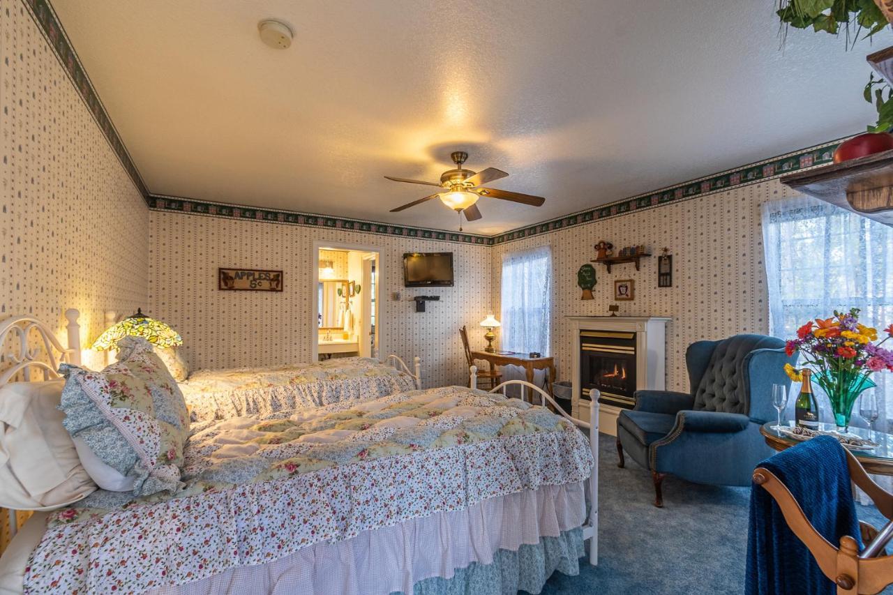 Apples Bed And Breakfast Inn 大熊湖 外观 照片