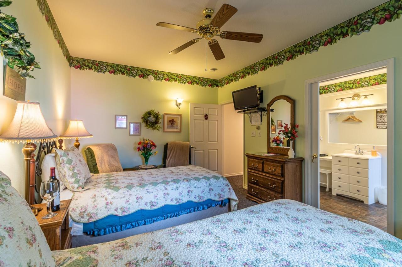 Apples Bed And Breakfast Inn 大熊湖 外观 照片