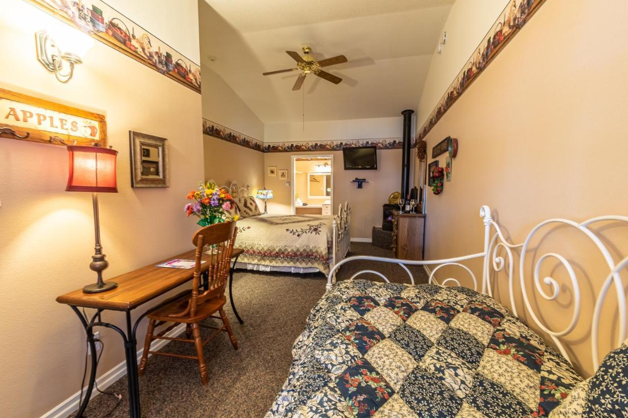 Apples Bed And Breakfast Inn 大熊湖 外观 照片