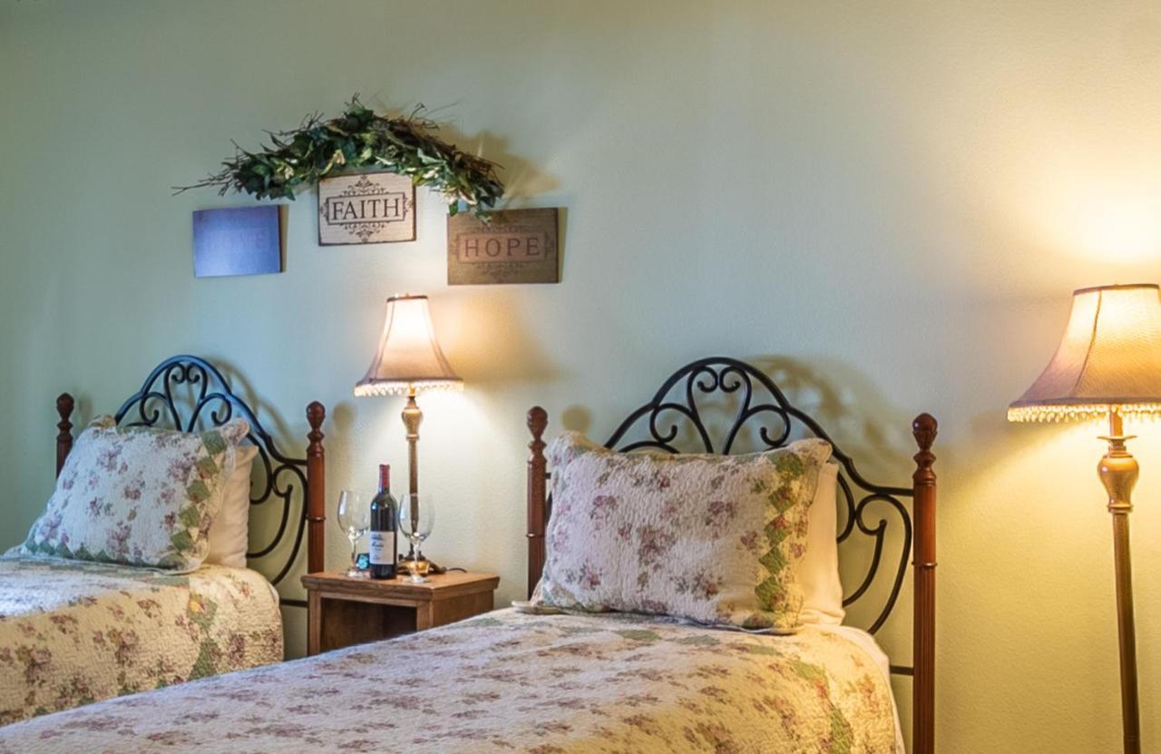 Apples Bed And Breakfast Inn 大熊湖 外观 照片