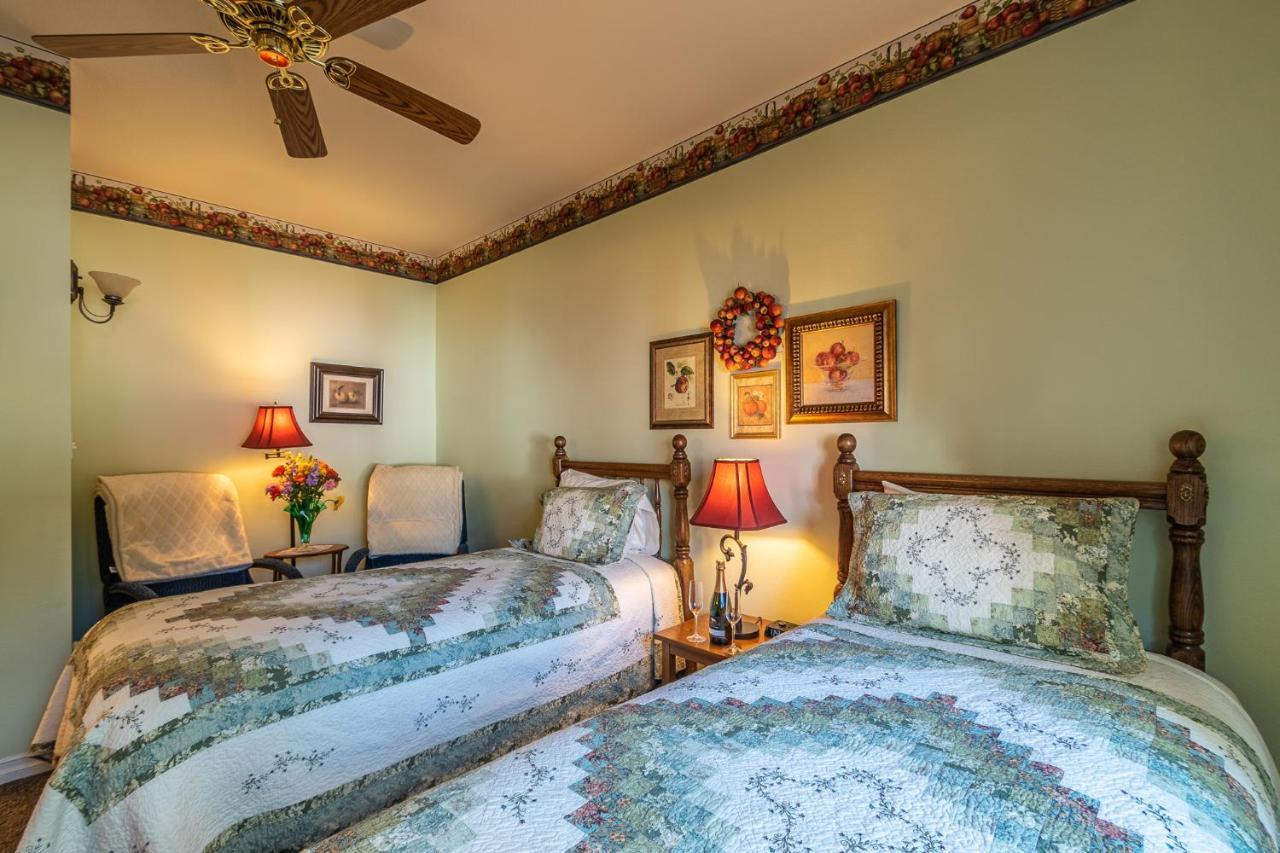 Apples Bed And Breakfast Inn 大熊湖 外观 照片
